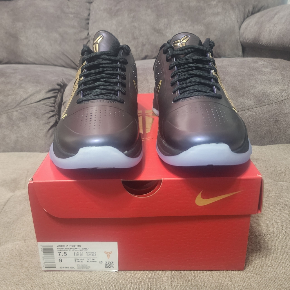 Nike Men's Black and Gold Sneakers